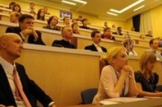 Корпоративні центри у холдингах: Доступно від KPMG та МІМ-Київ