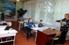 В сельские школы ученики ходят семьями, а взятки носят продуктами