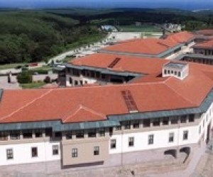 Навіщо мільярдерам власні університети