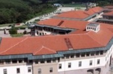 Навіщо мільярдерам власні університети