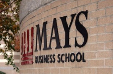 Випускники бізнес-шкіл 2010 року швидше знаходять роботу