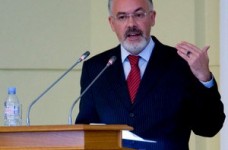 Розмови про закриття україномовних шкіл є "інсинуаціями", - Табачник