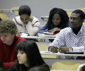 Посібник для іноземних студентів "Життя та навчання в Україні"