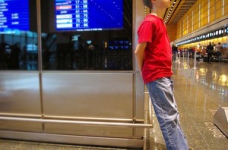 Організація авіаперельоту для неповнолітньої дитини: необхідні документи та послуги авіакомпаній