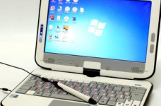 МУК презентував нетбуки "Lbook A" для професійно-технічних училищ Києва