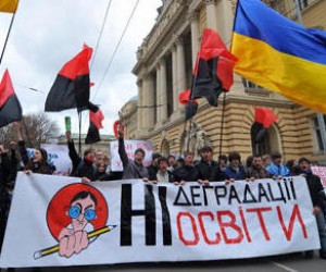 Протести львівських студентів: геть Табачника і революція – за корупцію