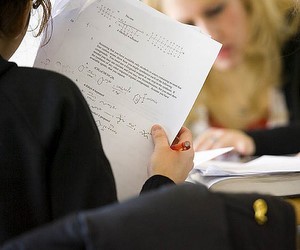 Більшість громадян підтримує вступ до вищих навчальних закладів за результатами ЗНО