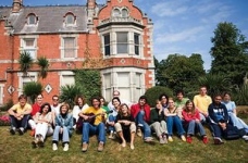 Групові літні програми для дітей та підлітків у Великій Британії