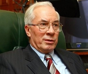 Азаров обіцяє бюджетним працівникам "серйозне" збільшення заробітної плати