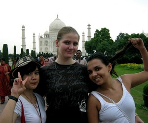 Програми стажування для молоді в Туреччині та Індії