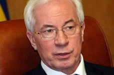 Азаров доручив забезпечити педагогів відпускними вчасно