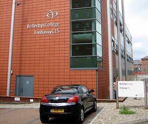 Літо в британському коледжі Bellerbys - перший крок на шляху до університету