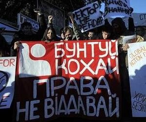 За участь у мітингу на підтримку політики Міністерства освіти пропонують 50 грн