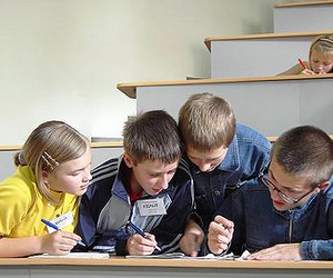 Центр зайнятості випустив 2 млн профорієнтаційних щоденників для школярів