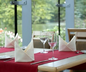 Скільки коштують шкільні випускні?