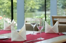 Скільки коштують шкільні випускні?