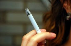 Українські школярі починають курити ще у молодшій школі