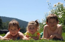 Скільки коштує путівка у літній табір в Україні та за кордоном