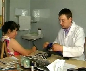 Уряд намагається зацікавити випускників медичних вишів роботою у селі