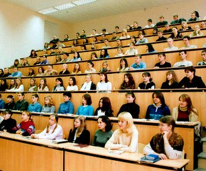 Вимагати випускників вишів відпрацьовувати три роки - незаконно