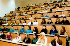 Вимагати випускників вишів відпрацьовувати три роки - незаконно