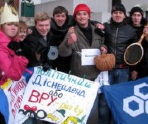 Студенты показали политический спектакль