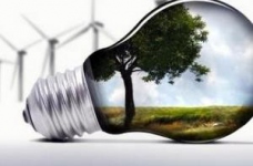 Треба розвивати альтернативне енергопостачання в навчальних закладах, - Азаров