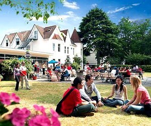 Осінні мовні програми в європейських школах для дорослих і дітей