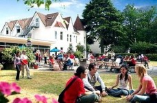 Осінні мовні програми в європейських школах для дорослих і дітей