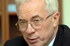 Азаров хоче замінити імпортні шкільні товари вітчизняними