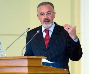 Табачник незадоволений рівнем шкільних підручників