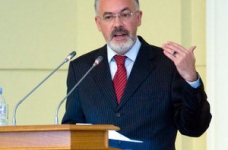 Табачник незадоволений рівнем шкільних підручників