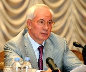 Проблем із зарплатою в освітній сфері не буде, - Азаров