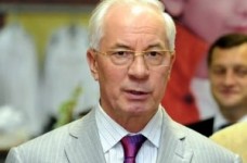 Азаров вимагає правдивої інформації щодо стану готовності шкіл до навчального року