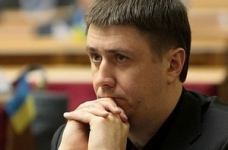 Кириленко вимагає від Азарова втрутитися в ситуацію з нестачею шкільних підручників