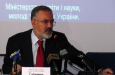 Ніхто не має права позбавляти дитину можливості навчання материнською мовою, - Д.Табачник