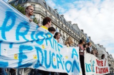 Французькі вчителі протестують проти скорочення робочих місць