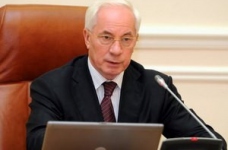 Юристів і маркетологів у нас більше, ніж токарів і зварювальників, - М.Азаров