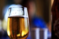 Фахівці пропонують впроваджувати державну програму протидії алкоголізації неповнолітніх