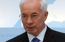 Азаров знову наполягає на вирішенні проблем диспропорції ринку праці