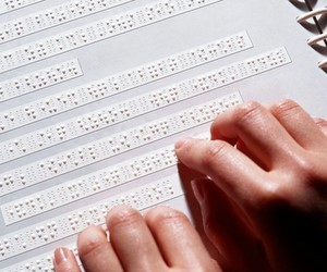 Міносвіти друкуватиме підручники шрифтом Брайля