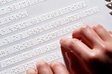 Міносвіти друкуватиме підручники шрифтом Брайля