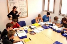 Курси англійської мови для дорослих та дітей за кордоном