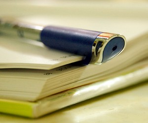 Депутати вимагають припинити практику "добровільних" відпусток учителів