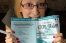 На уроках истории добавят Бандеру и мини-юбки