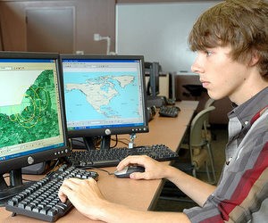 Магістерські стипендії для спеціалістів з геопросторових технологій