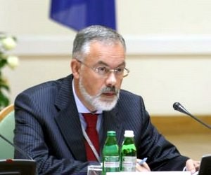 Ніхто не має права позбавляти вчителя заробітної плати, - Д.Табачник