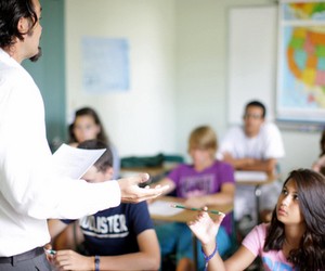 Набір груп від навчальних закладів для вивчення іноземних мов за кордоном