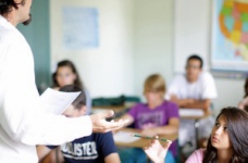 Набір груп від навчальних закладів для вивчення іноземних мов за кордоном