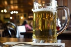 Міносвіти вимагає заборонити продаж алкоголю та тютюну у вузах